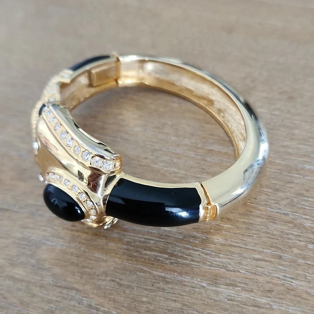 Vintage 1970s Jeweled Elephant Bracelet Gilt Metal Black Enamel Hinged Bangle - Picture 4 of 7